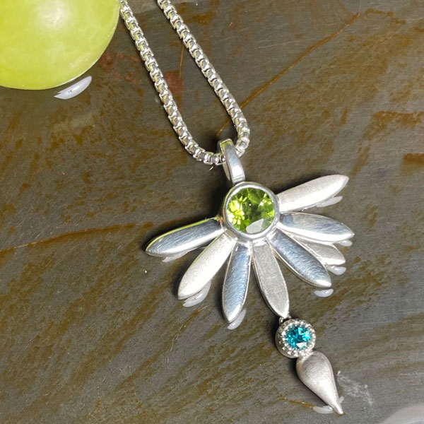 green peridot gemstone flower necklace