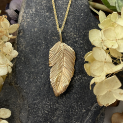 feather_in_18k