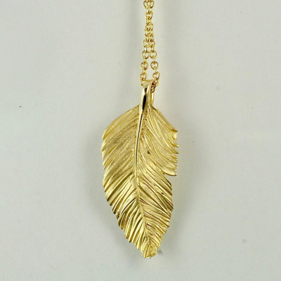 feather_pendant_18k_gold